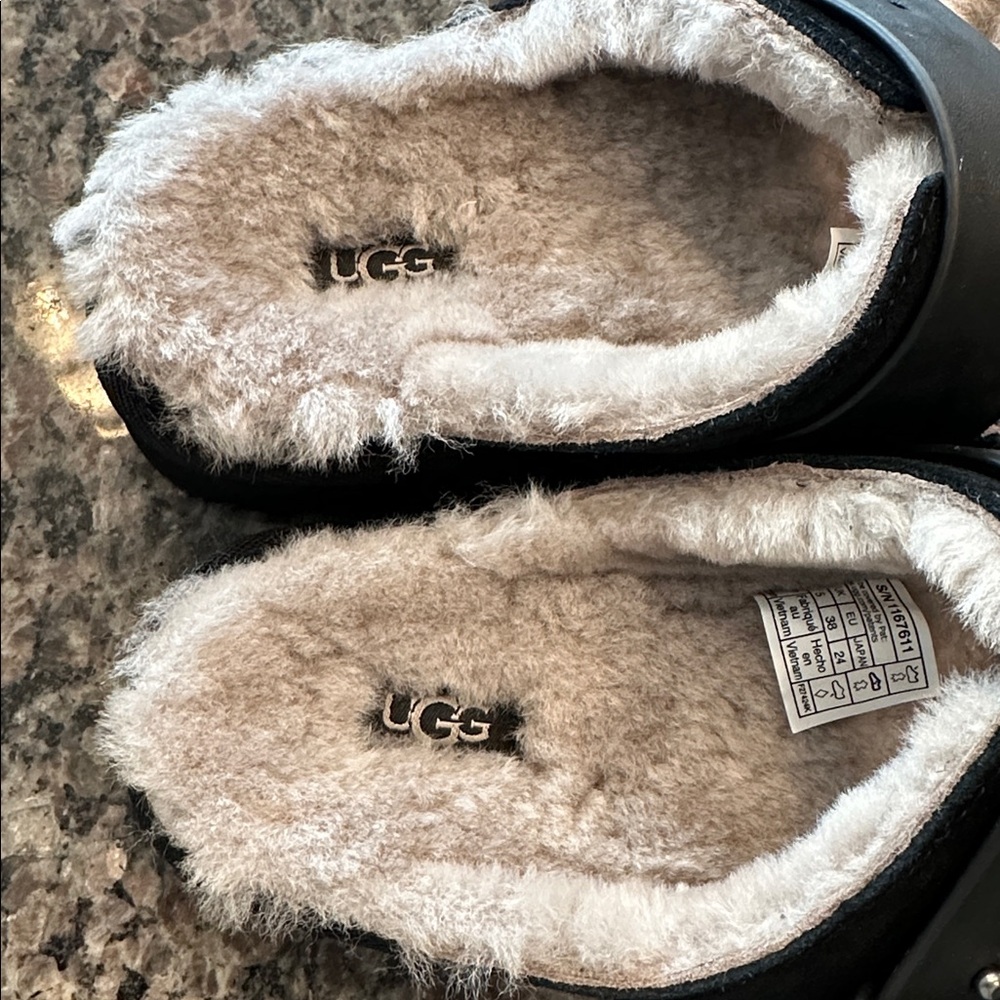 New UGG Women’s Greenport Cozy Black Slide Sandals, Size 7 - Picture 2 of 6